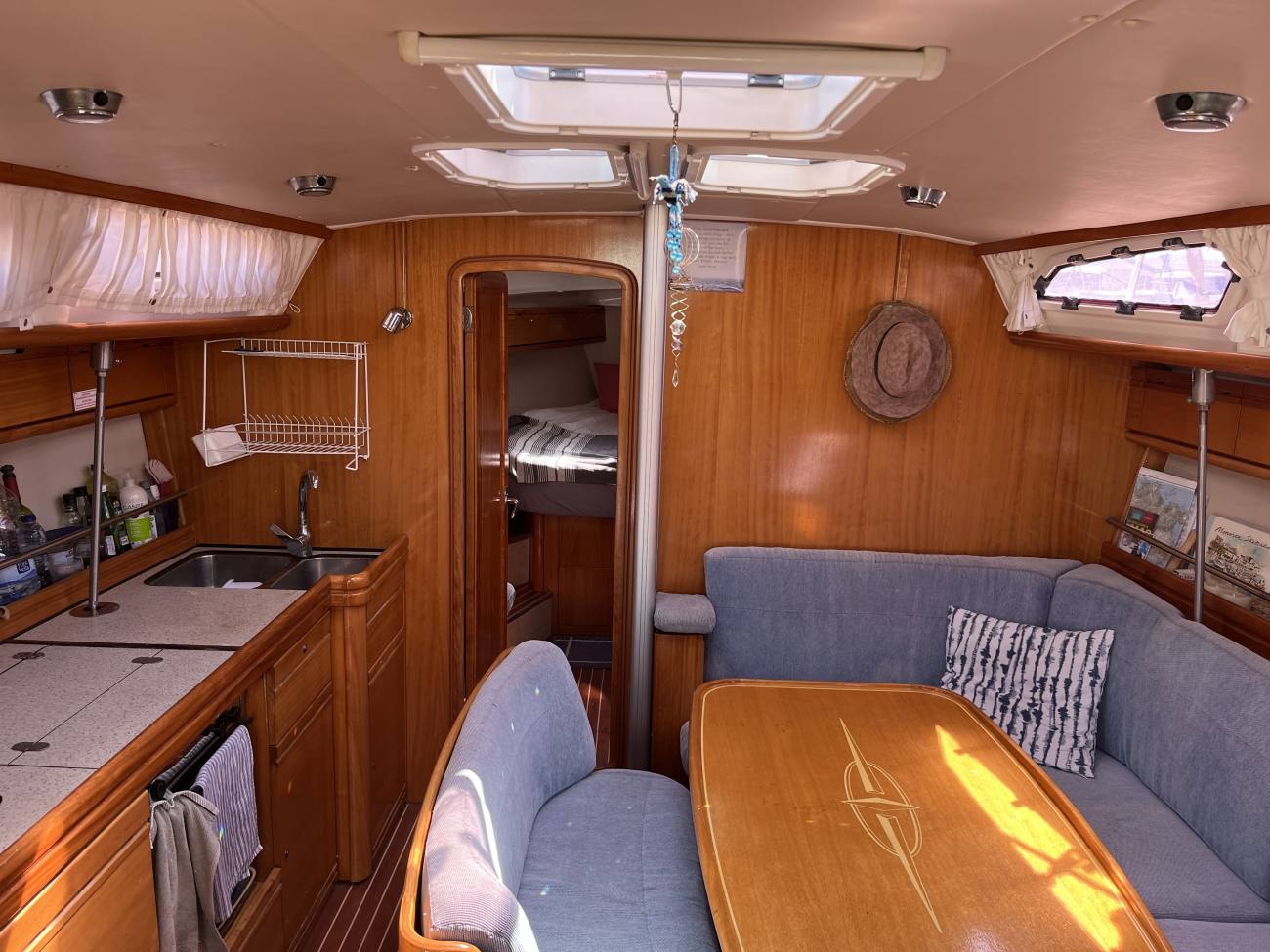 2008 Bavaria 40 Cruiser image 12