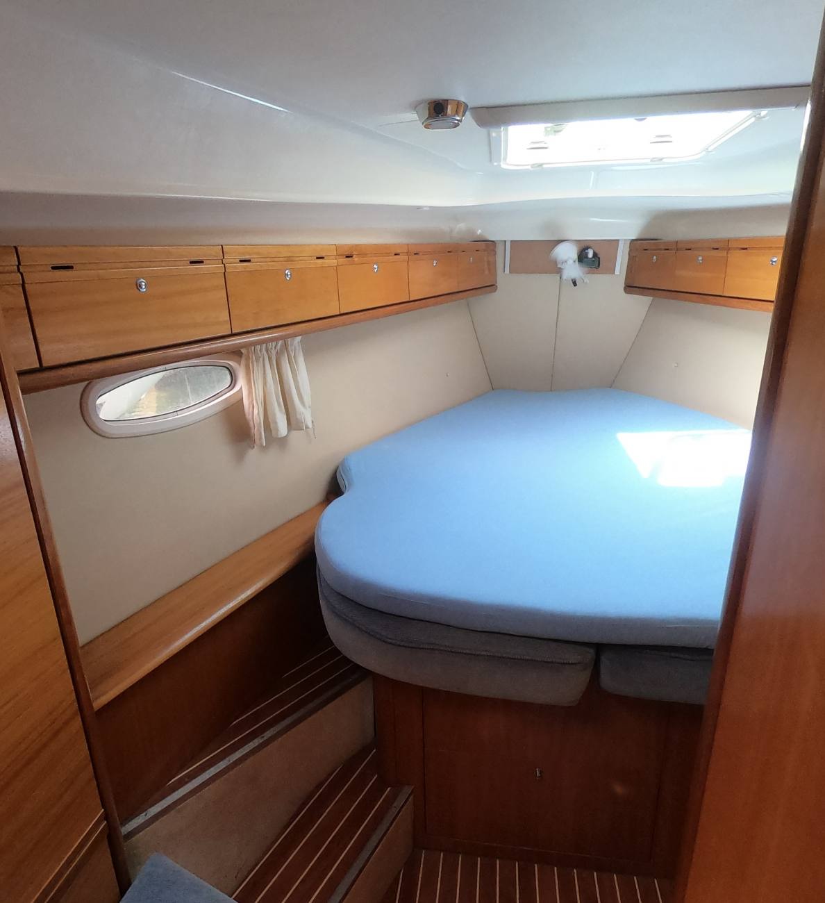 2008 Bavaria 40 Cruiser image 3