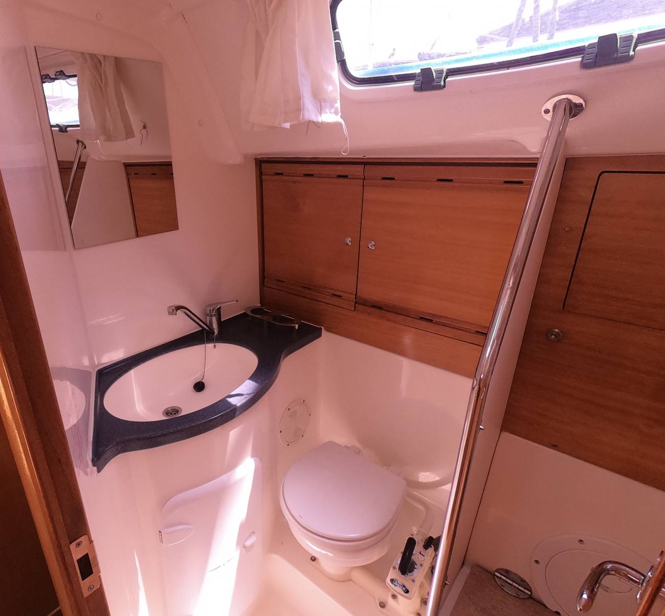 2008 Bavaria 40 Cruiser image 5