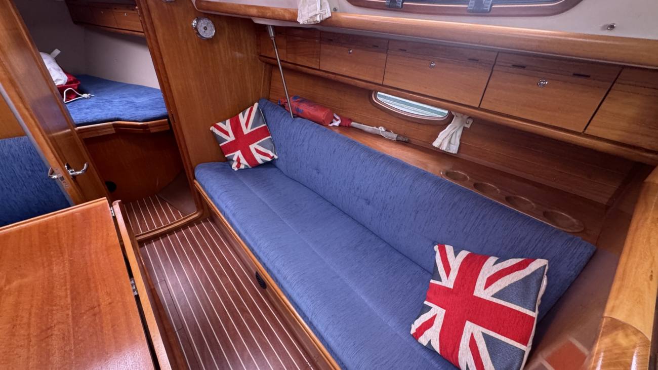 2007 Bavaria 33 Cruiser image 32