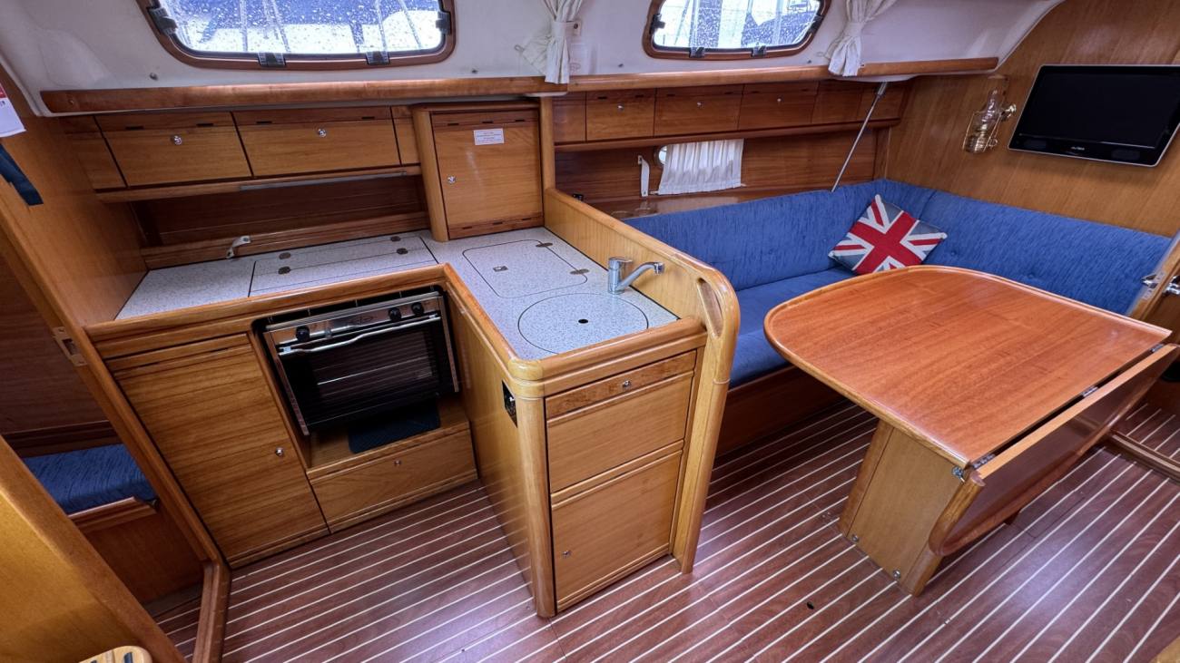 2007 Bavaria 33 Cruiser image 37