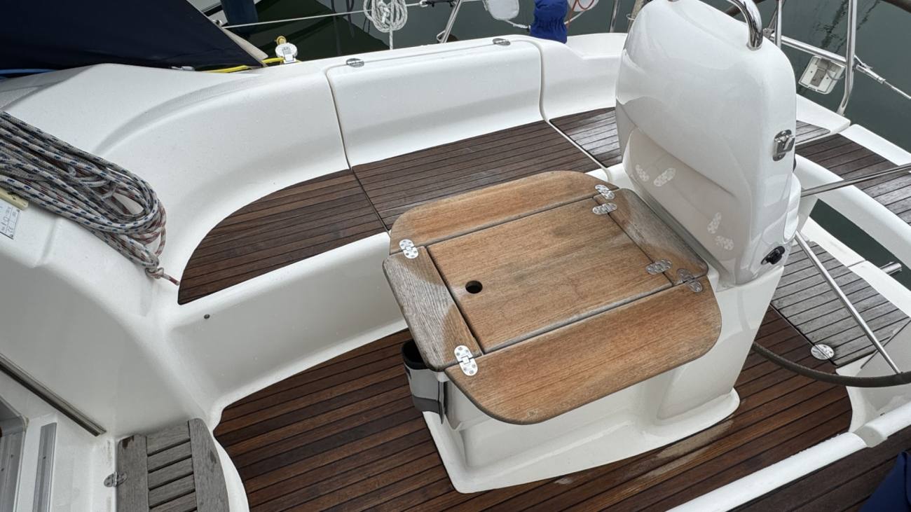 2007 Bavaria 33 Cruiser image 18