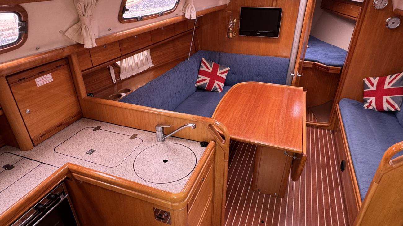 2007 Bavaria 33 Cruiser image 39