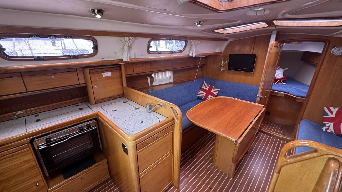 2007 Bavaria 33 Cruiser image 38