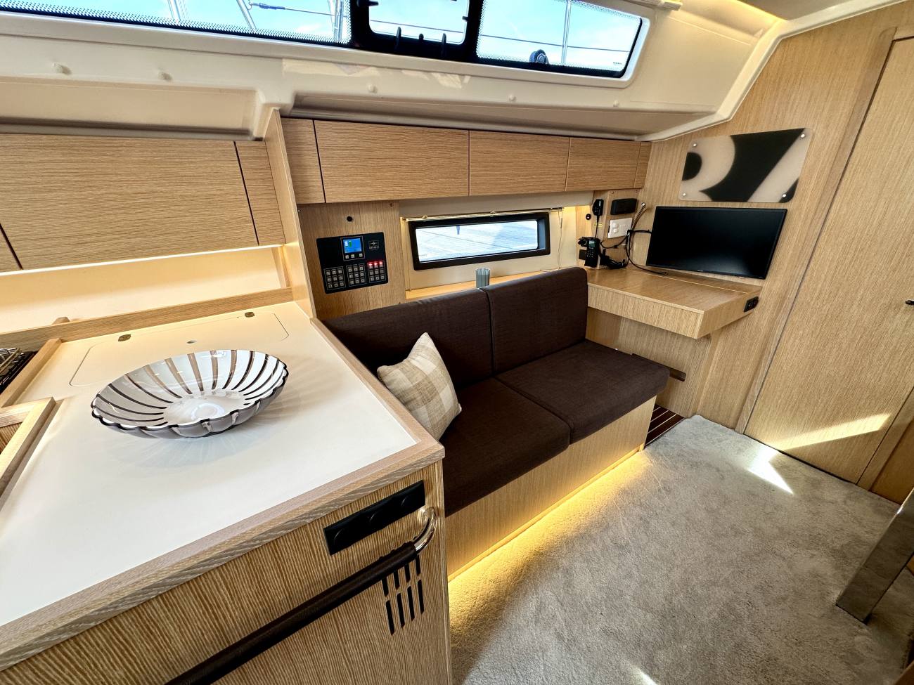 2020 Bavaria C42 image 2