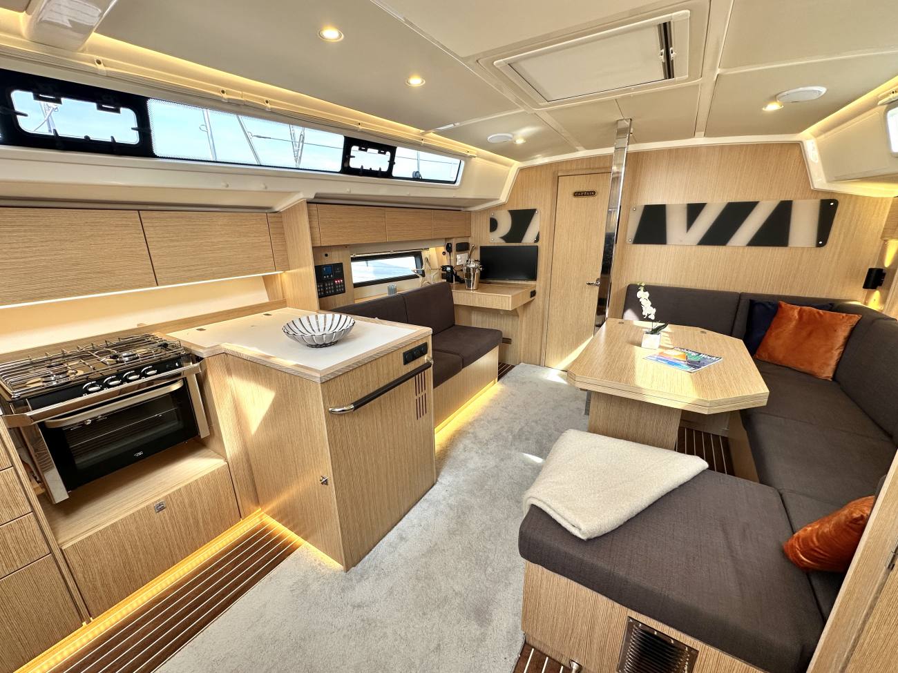 2020 Bavaria C42 image 26