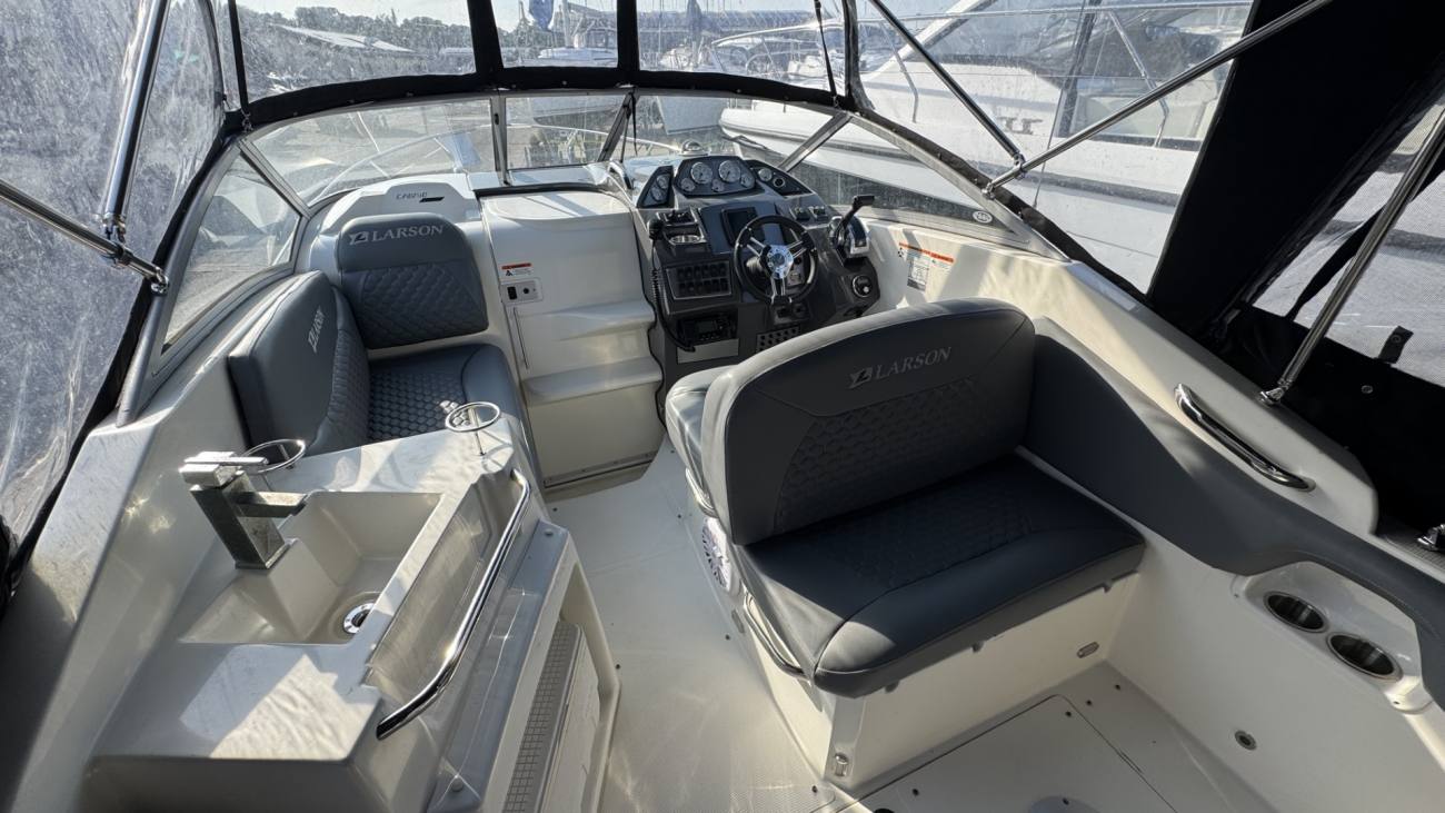 2012 Larson 265 Cabrio image 13