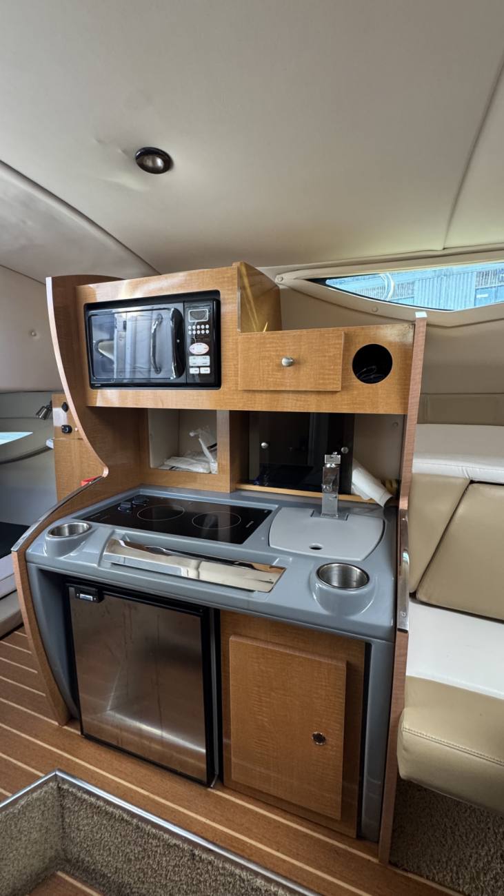 2012 Larson 265 Cabrio image 7