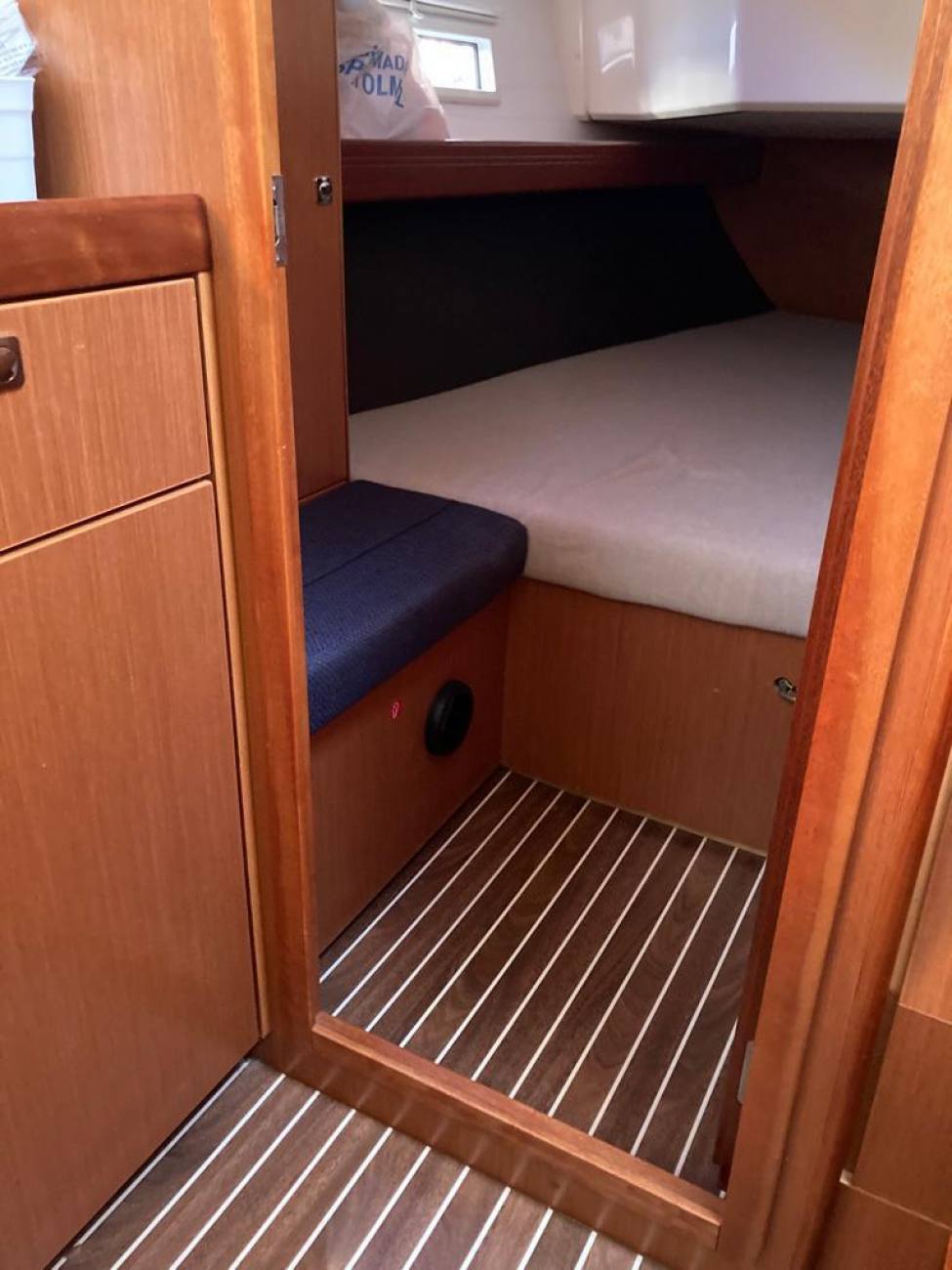 2018 Bavaria 37 Cruiser image 27