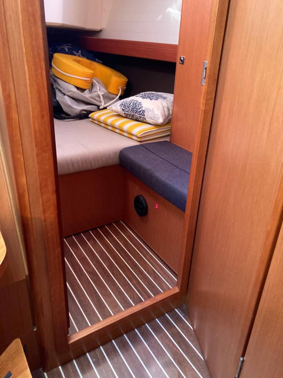 2018 Bavaria 37 Cruiser image 24