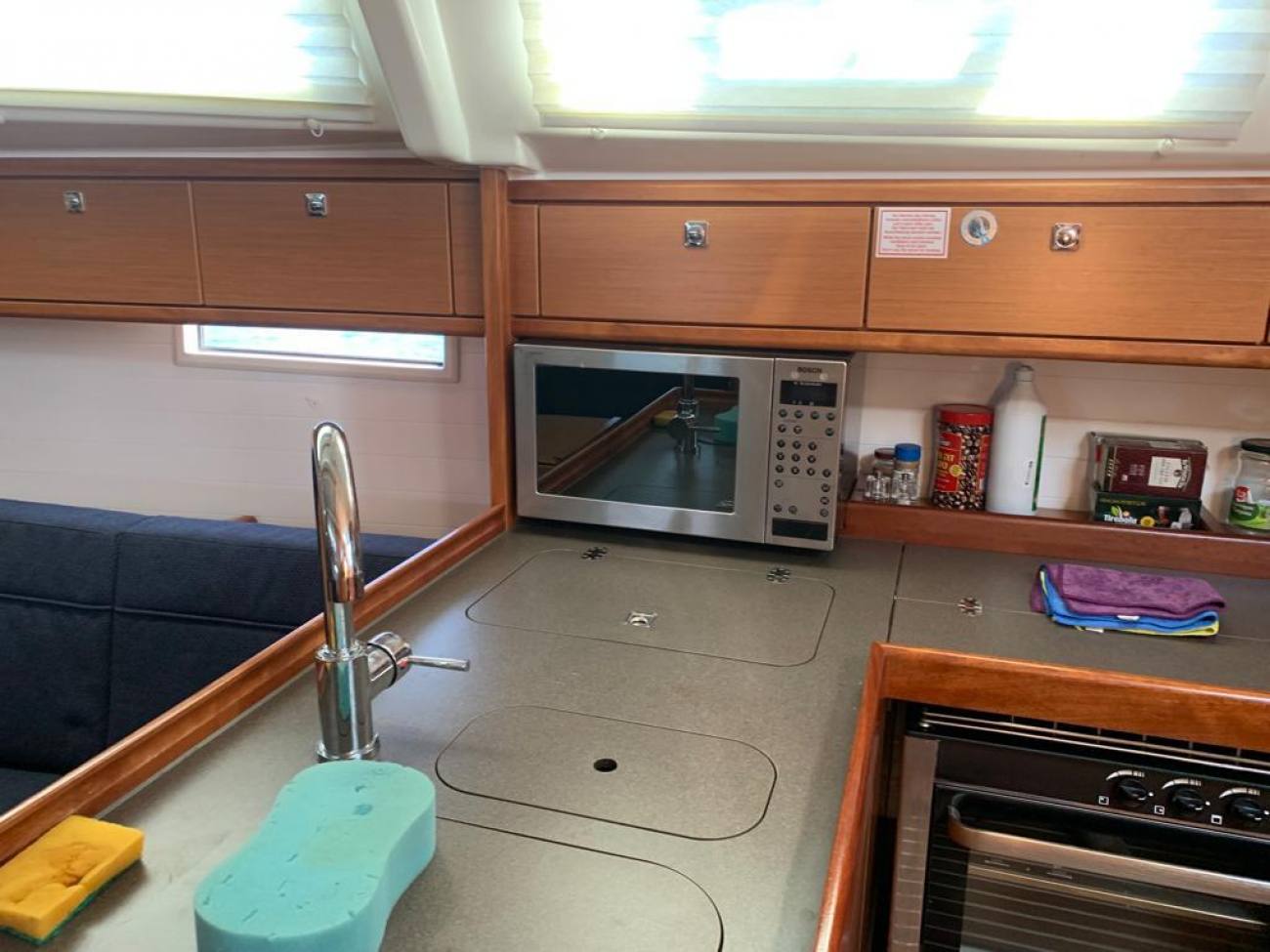 2018 Bavaria 37 Cruiser image 28