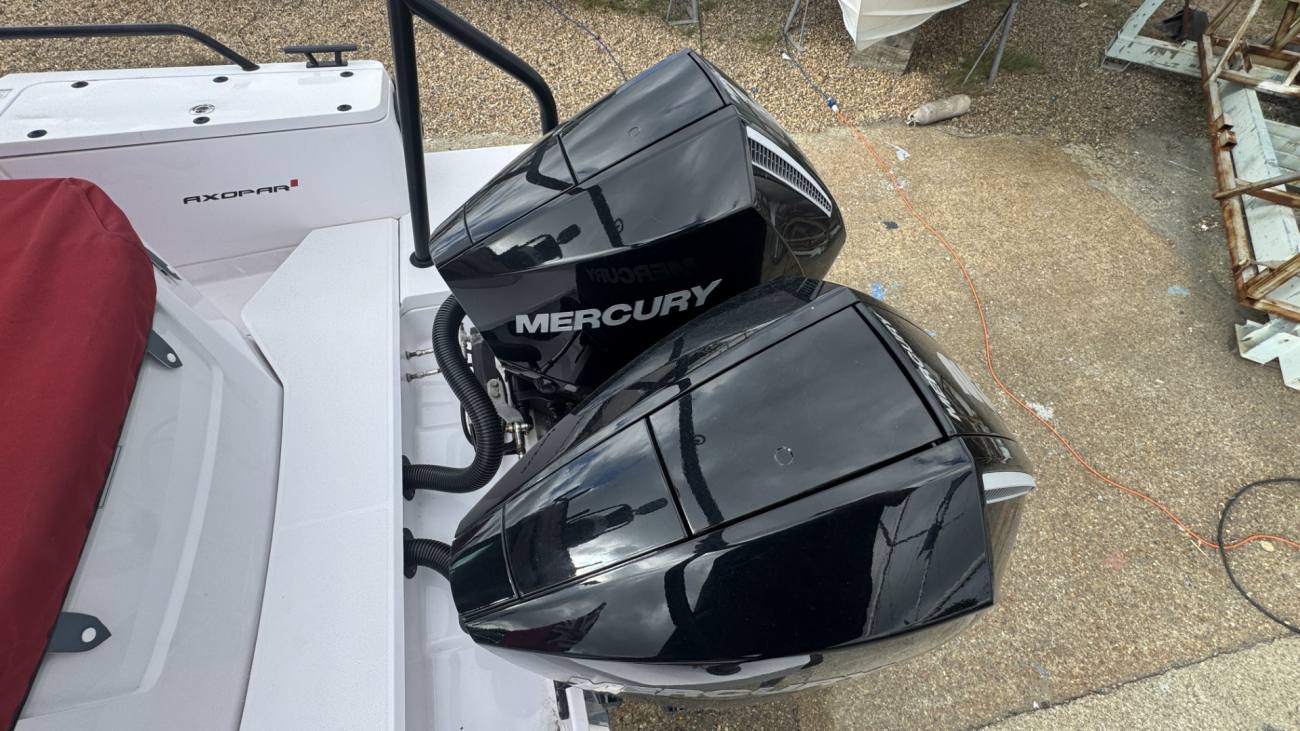 2022 Axopar 28 Cabin image 18
