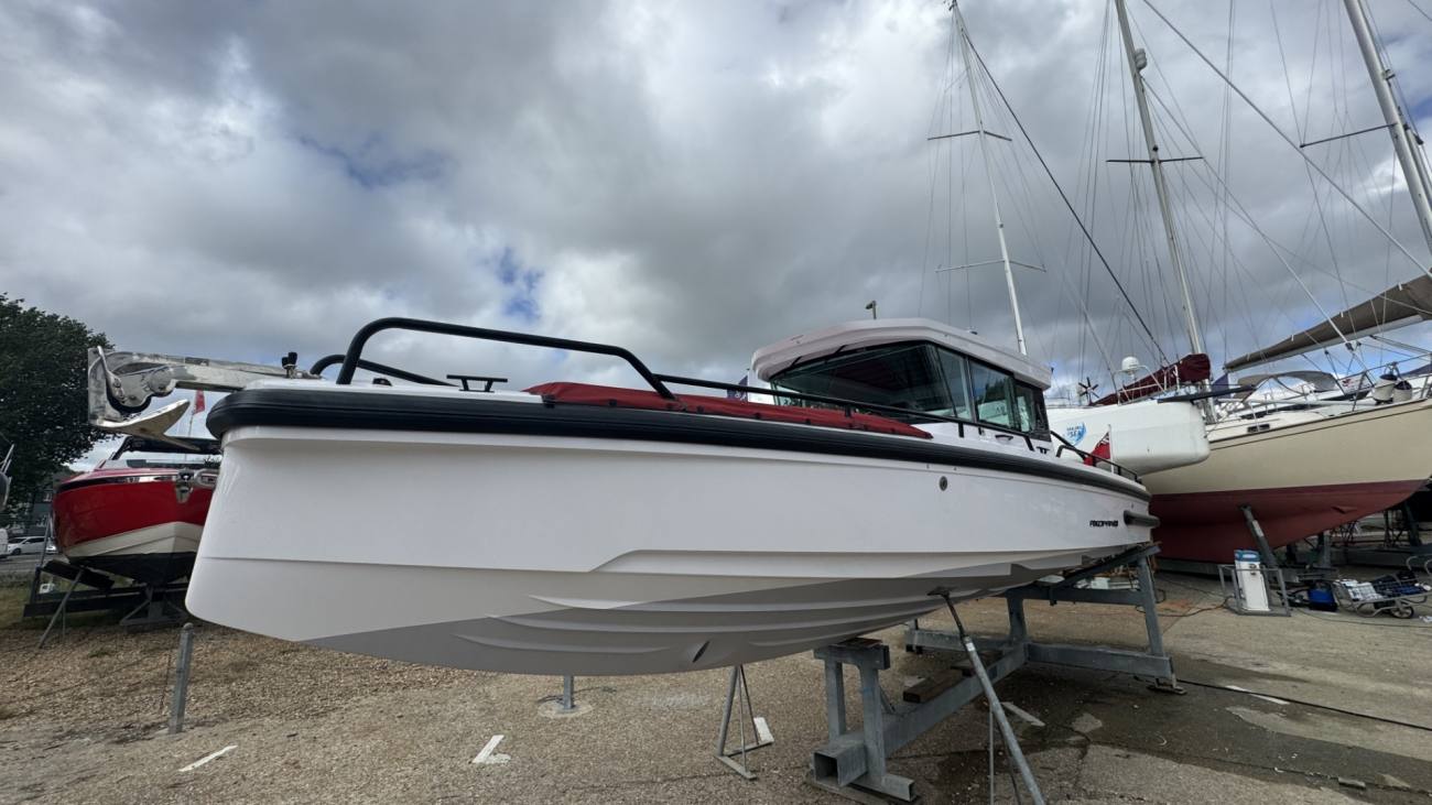2022 Axopar 28 Cabin image 13