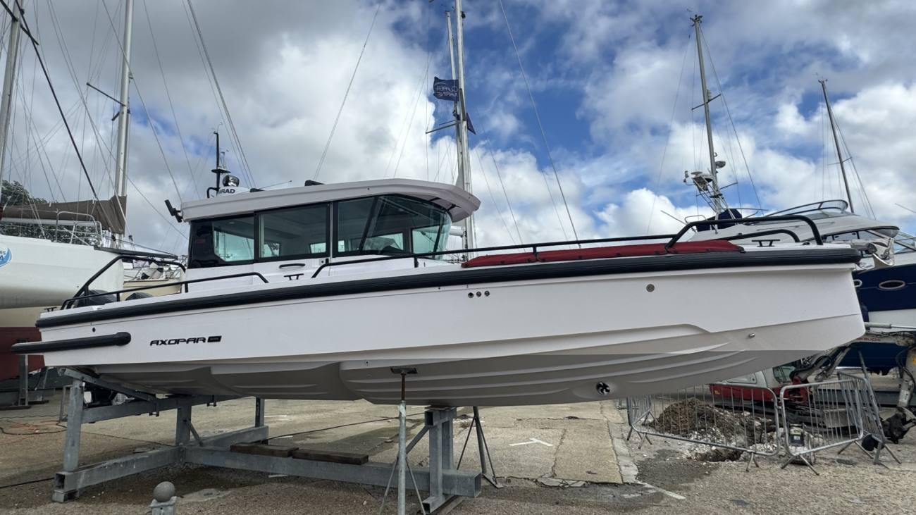 2022 Axopar 28 Cabin image 11
