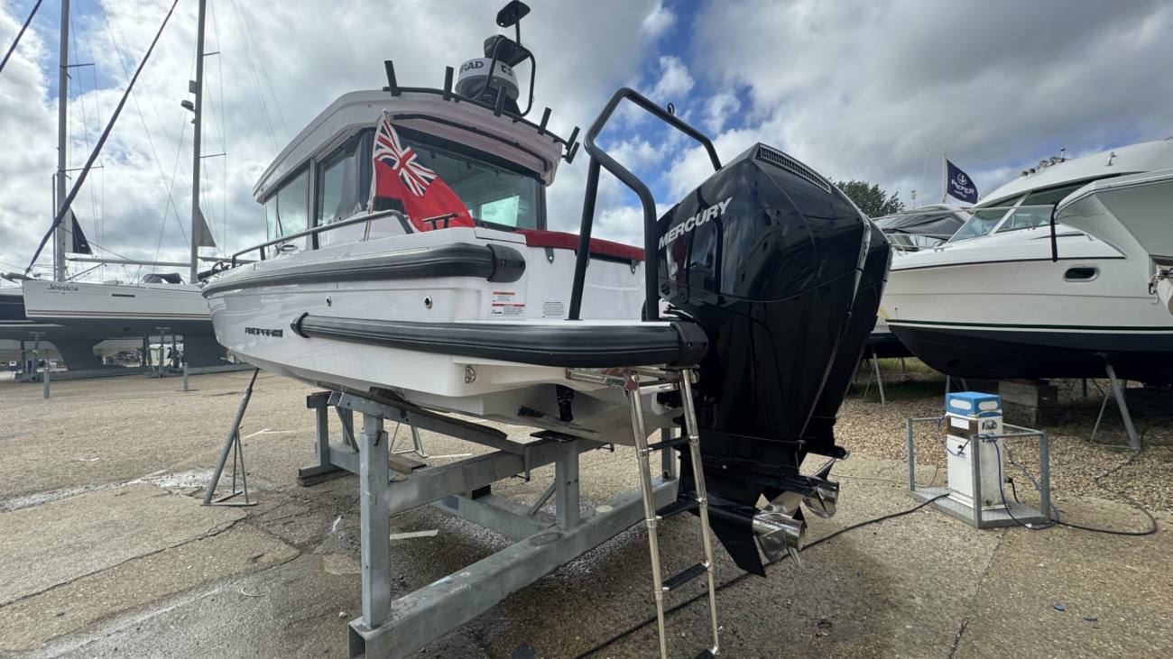 2022 Axopar 28 Cabin image 16