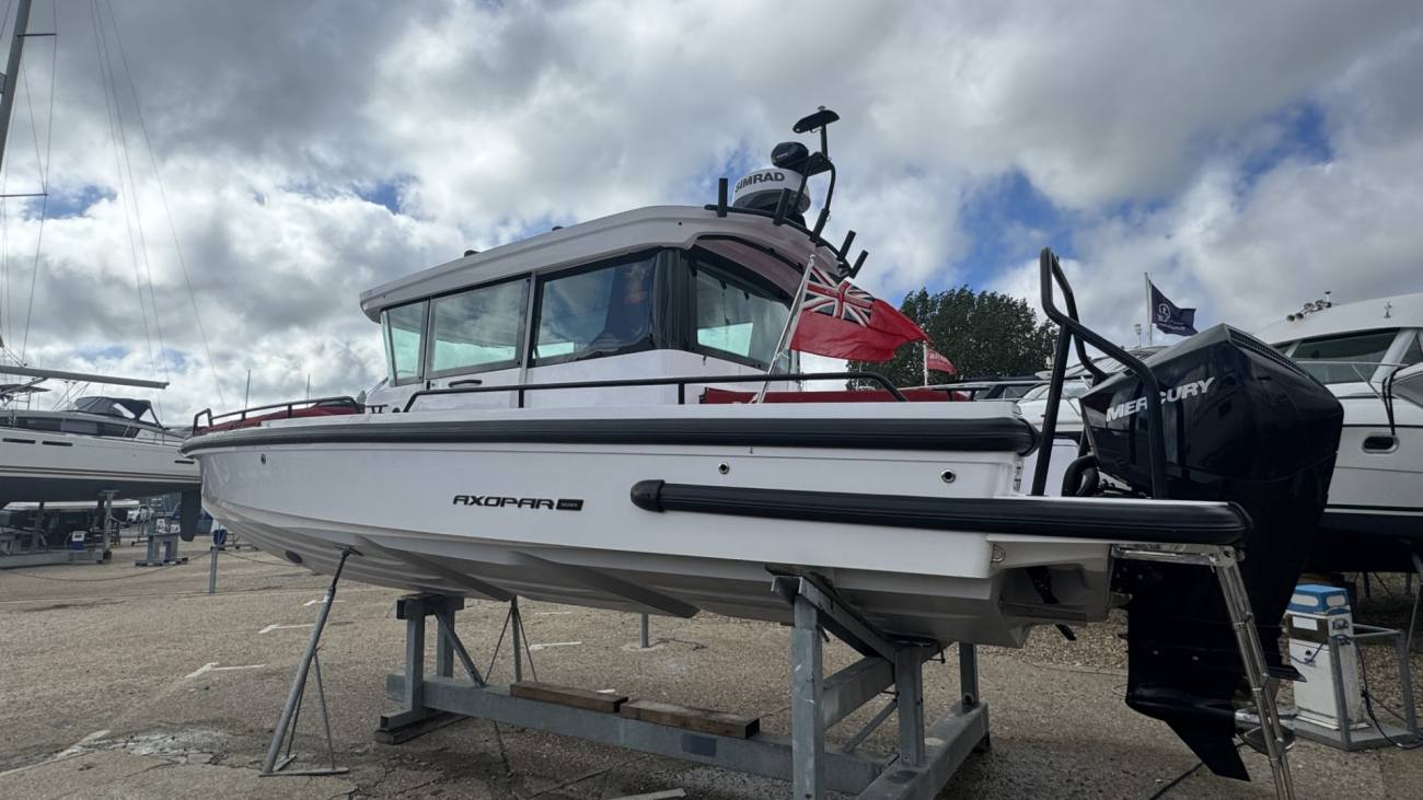 2022 Axopar 28 Cabin image 17