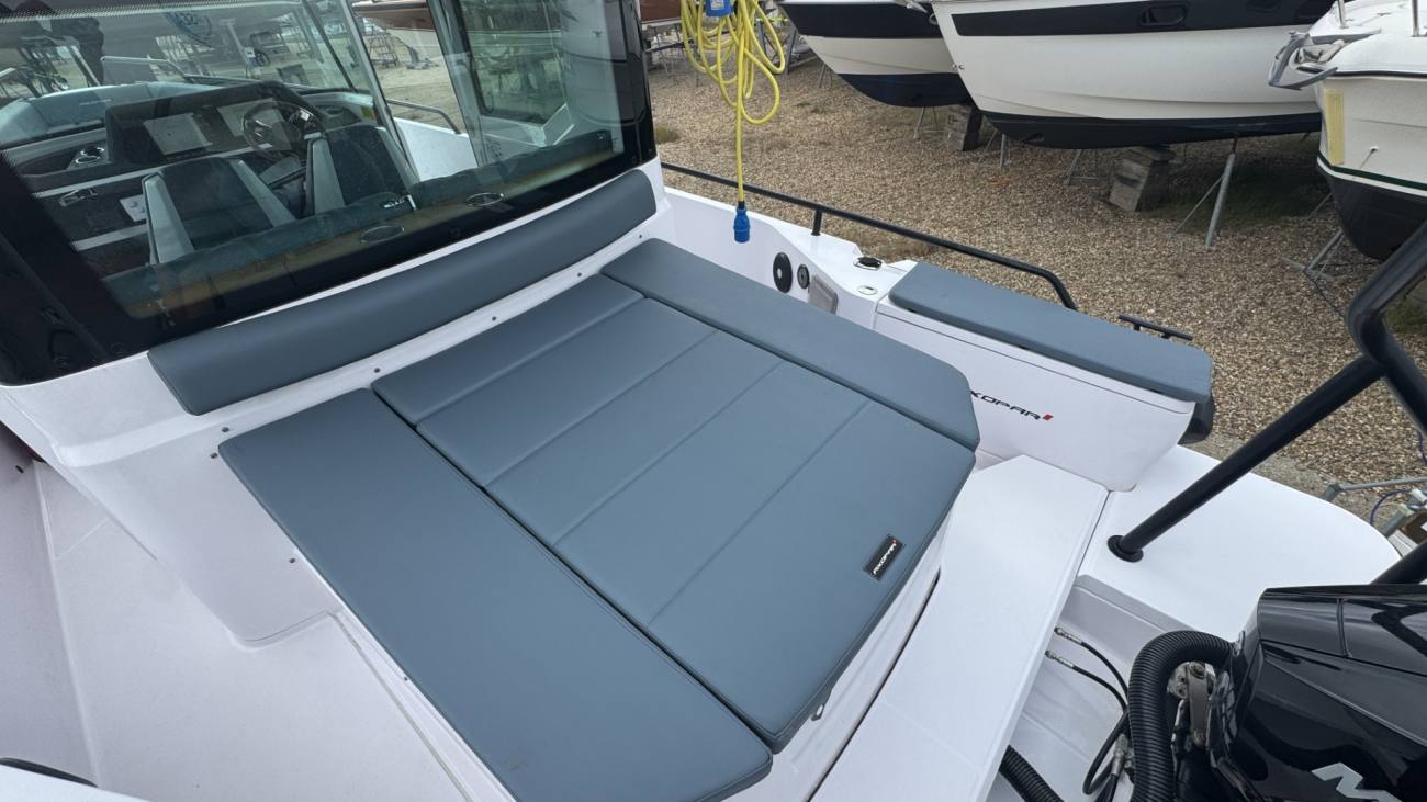 2022 Axopar 28 Cabin image 20