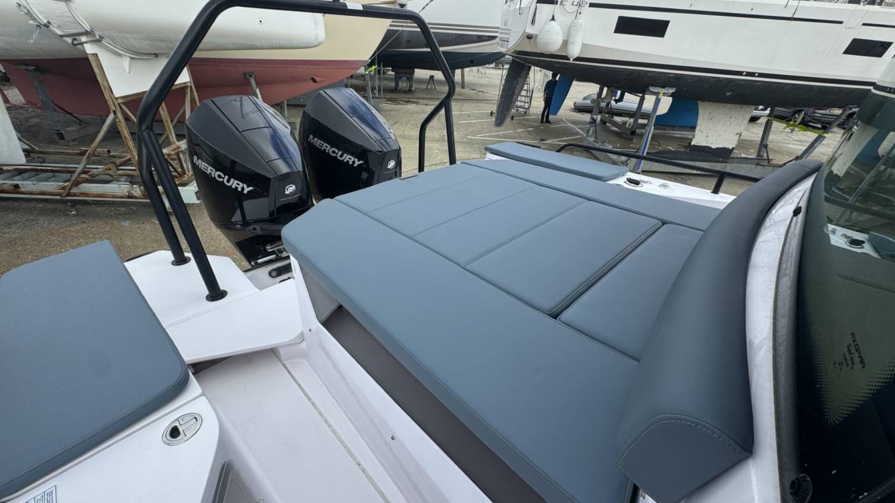 2022 Axopar 28 Cabin image 21