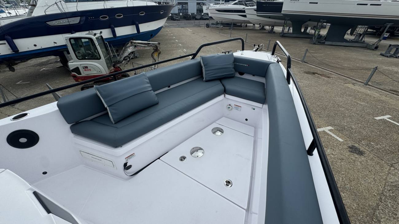 2022 Axopar 28 Cabin image 24
