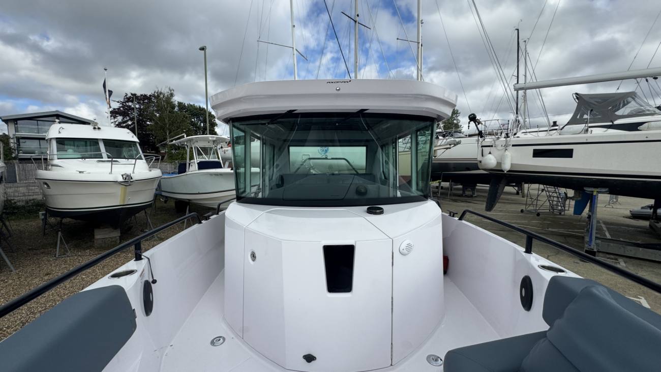 2022 Axopar 28 Cabin image 25