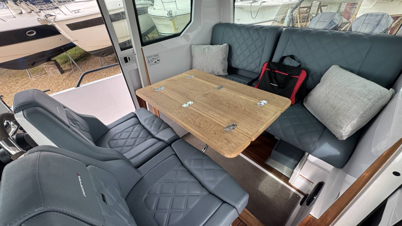 2022 Axopar 28 Cabin image 31