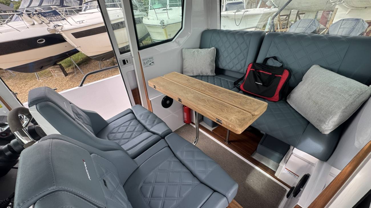 2022 Axopar 28 Cabin image 32