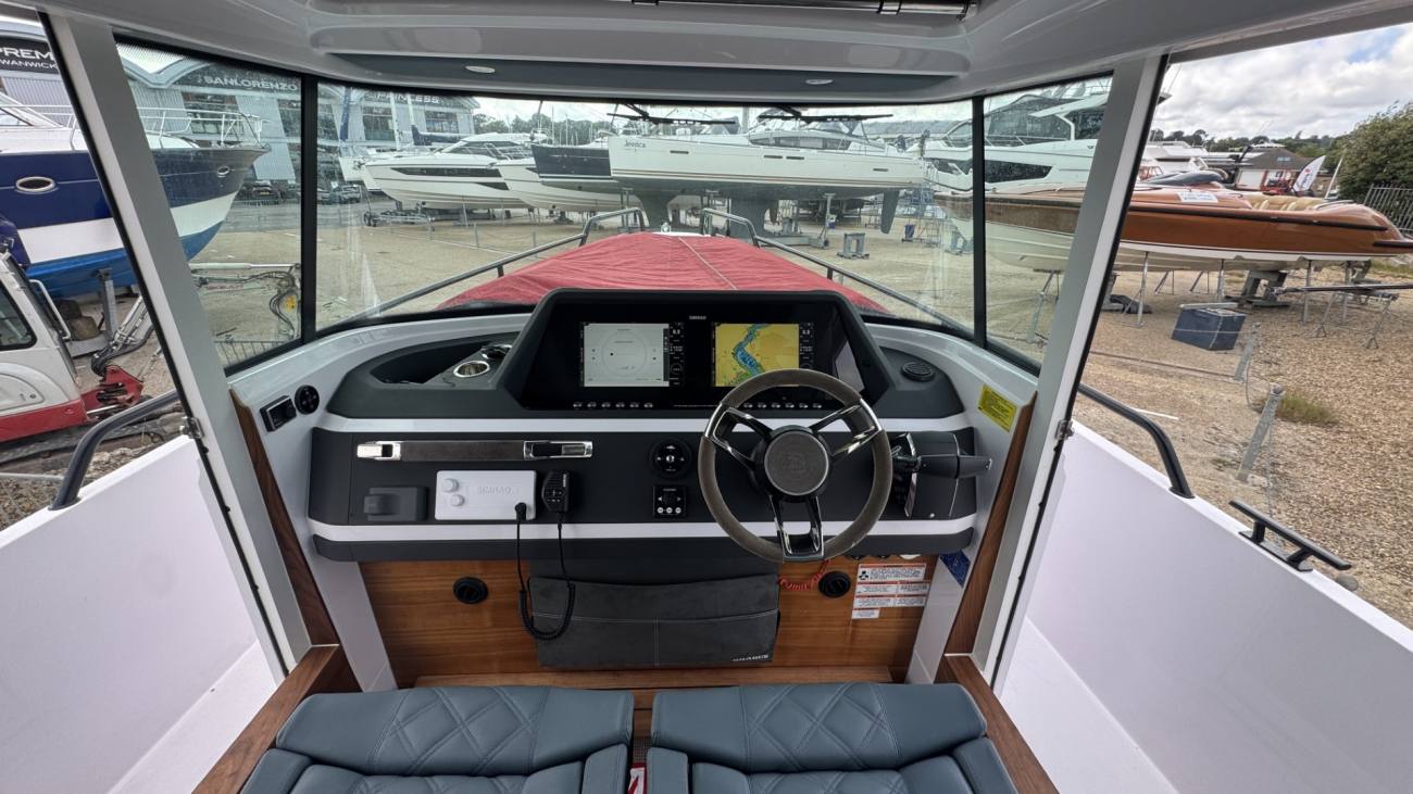 2022 Axopar 28 Cabin image 4