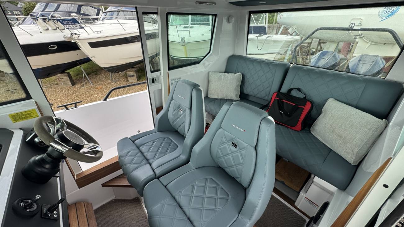2022 Axopar 28 Cabin image 30