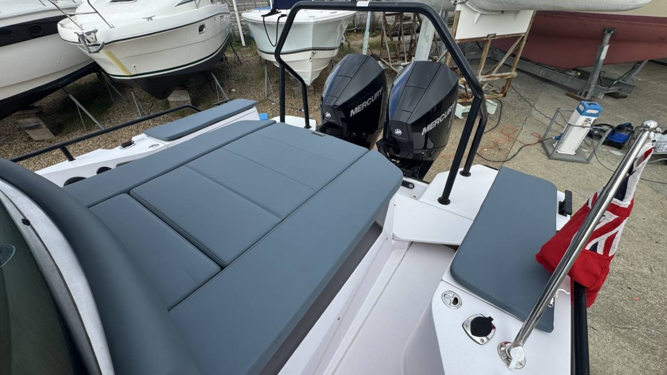 2022 Axopar 28 Cabin image 22