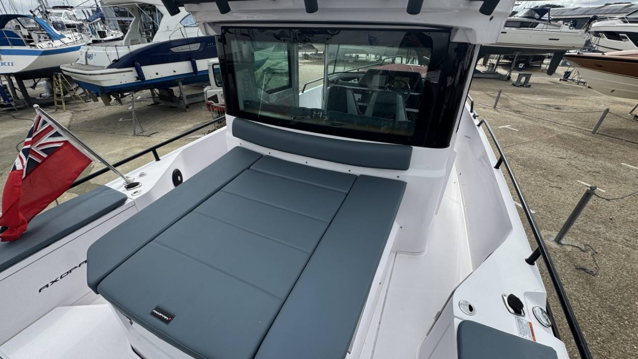 2022 Axopar 28 Cabin image 23