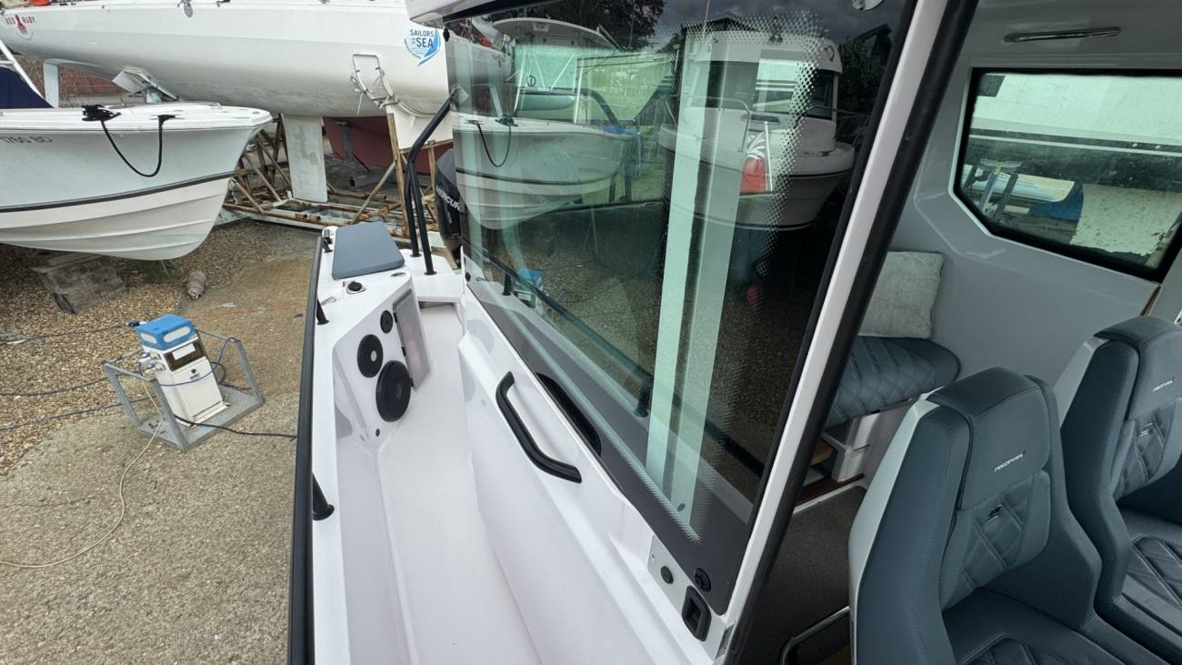 2022 Axopar 28 Cabin image 8