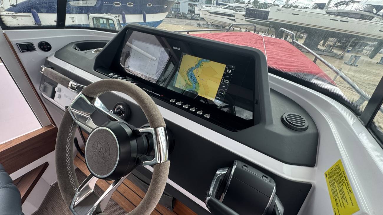 2022 Axopar 28 Cabin image 38