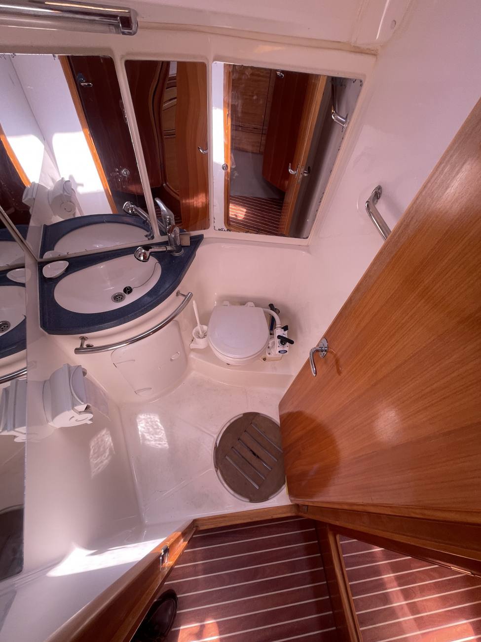 2006 Bavaria 39 Cruiser image 4