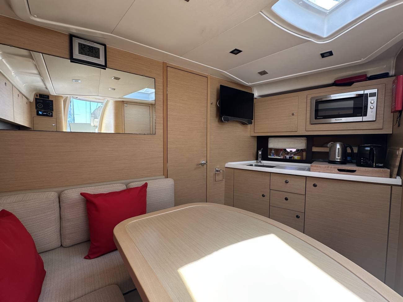 2008 Beneteau Monte Carlo 37 Hard Top image 45