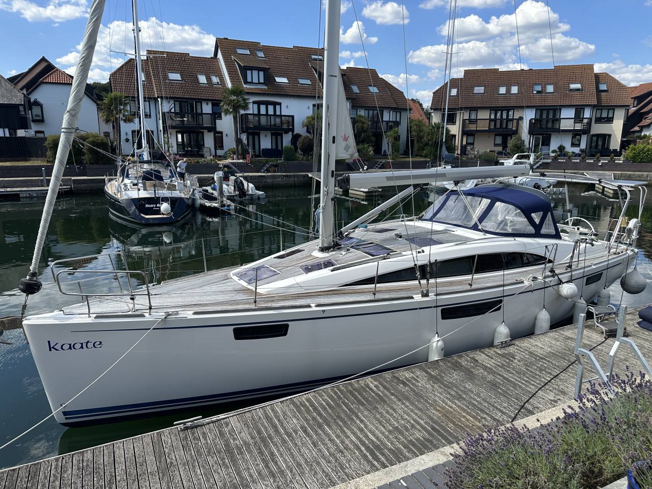 2018 Bavaria Vision 42 Blue Edition image 13
