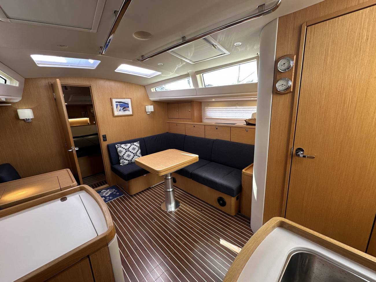 2018 Bavaria Vision 42 Blue Edition image 26