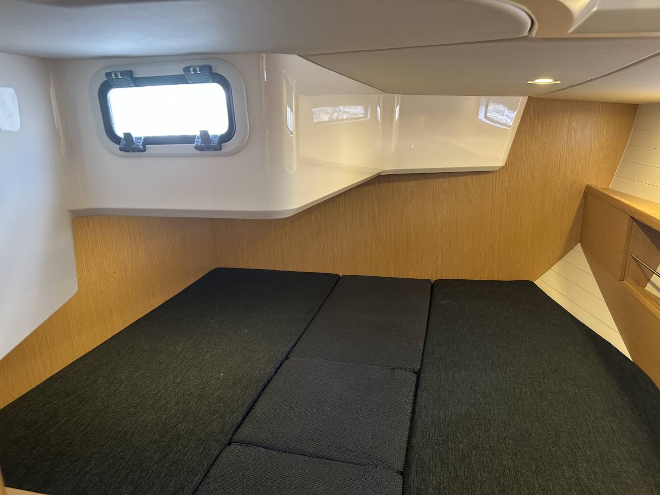 2018 Bavaria Vision 42 Blue Edition image 27