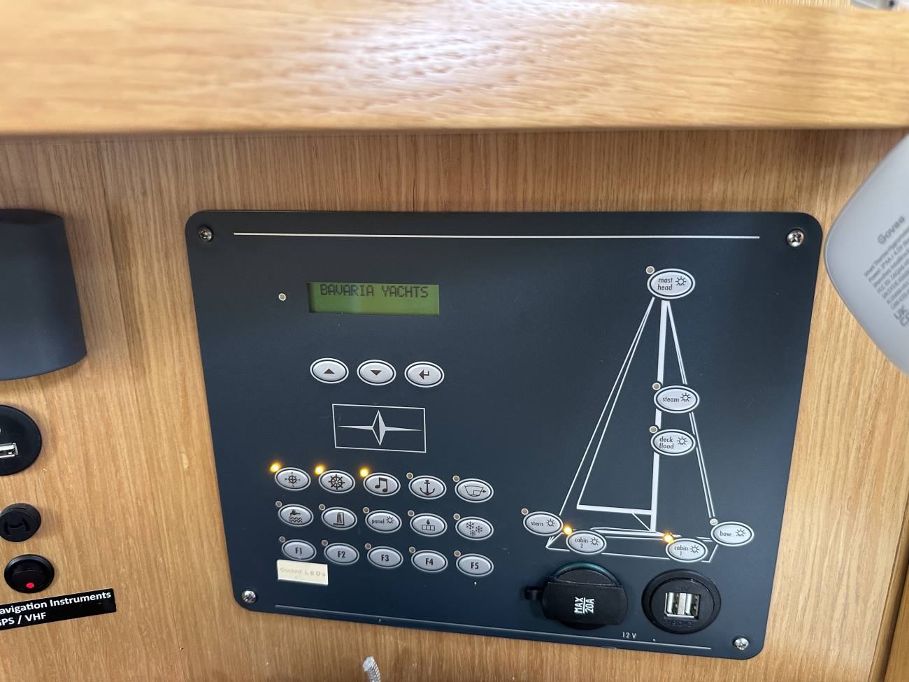 2018 Bavaria Vision 42 Blue Edition image 3