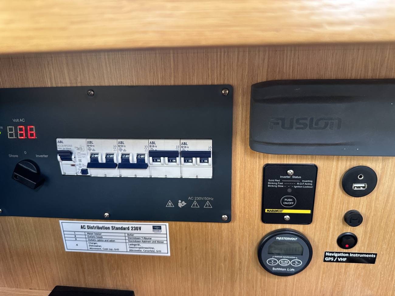 2018 Bavaria Vision 42 Blue Edition image 2