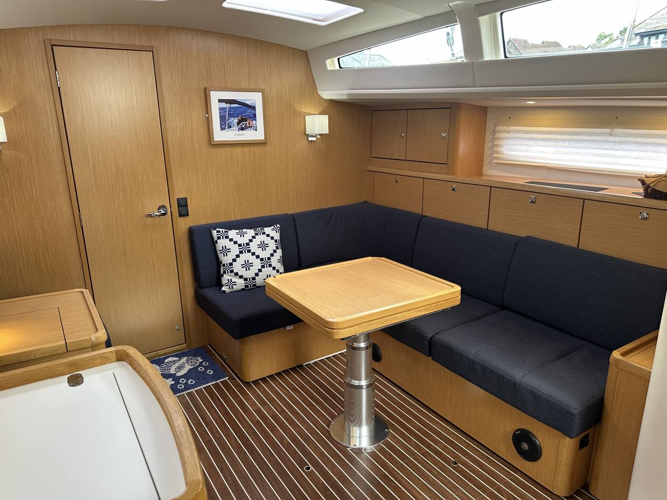 2018 Bavaria Vision 42 Blue Edition image 29