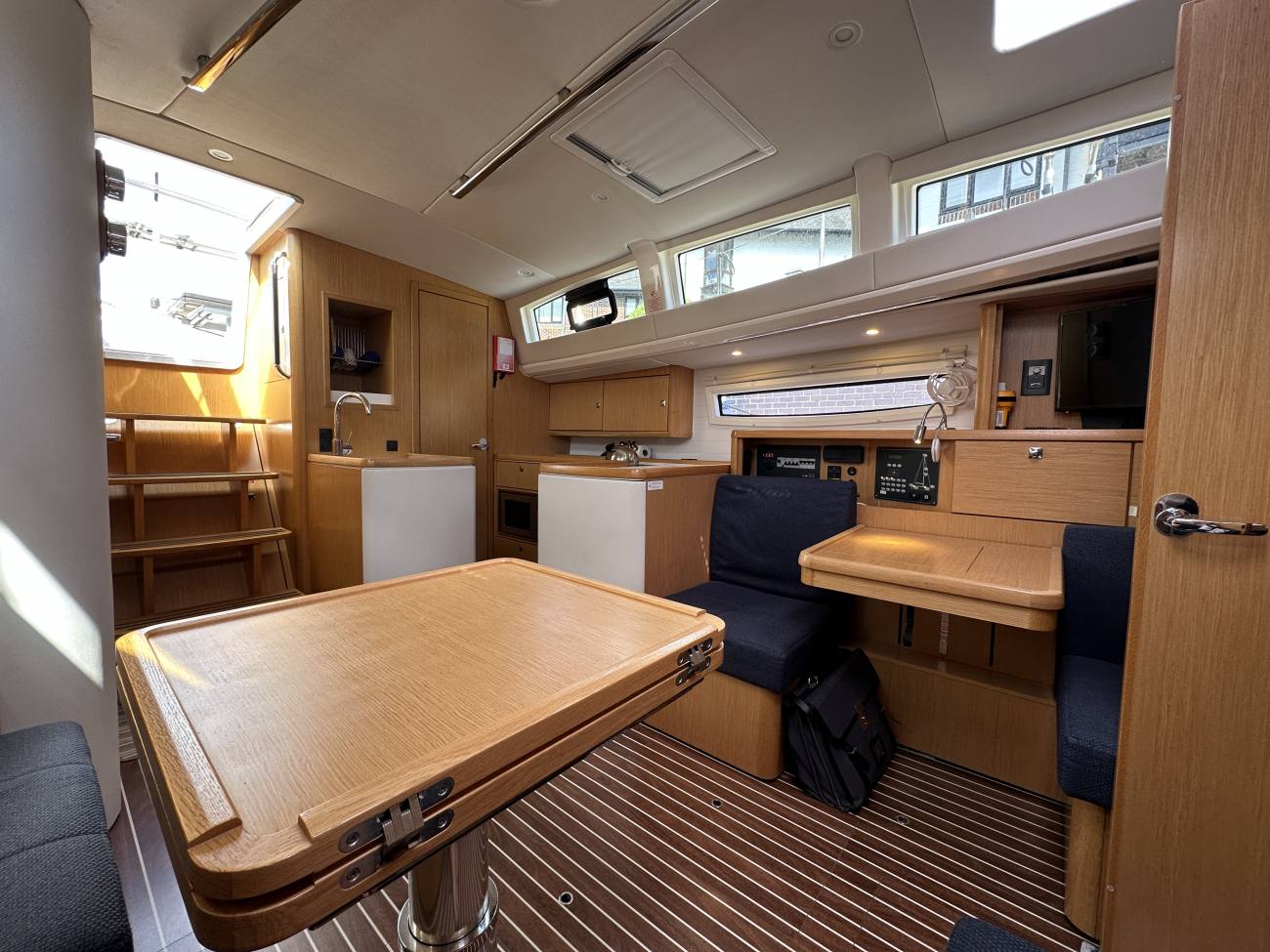 2018 Bavaria Vision 42 Blue Edition image 31