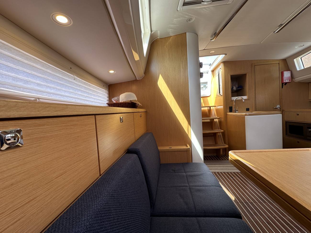 2018 Bavaria Vision 42 Blue Edition image 33