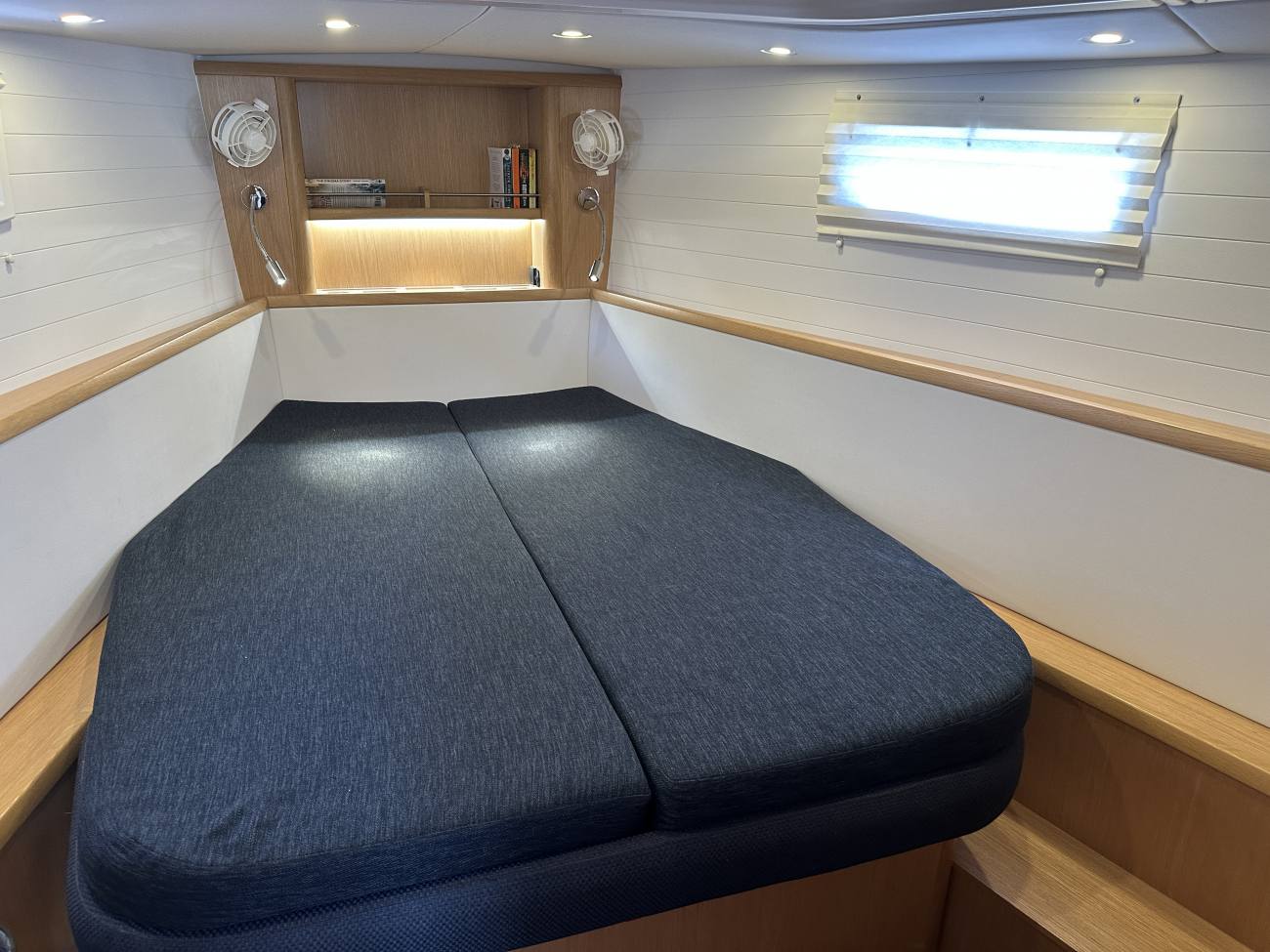 2018 Bavaria Vision 42 Blue Edition image 34