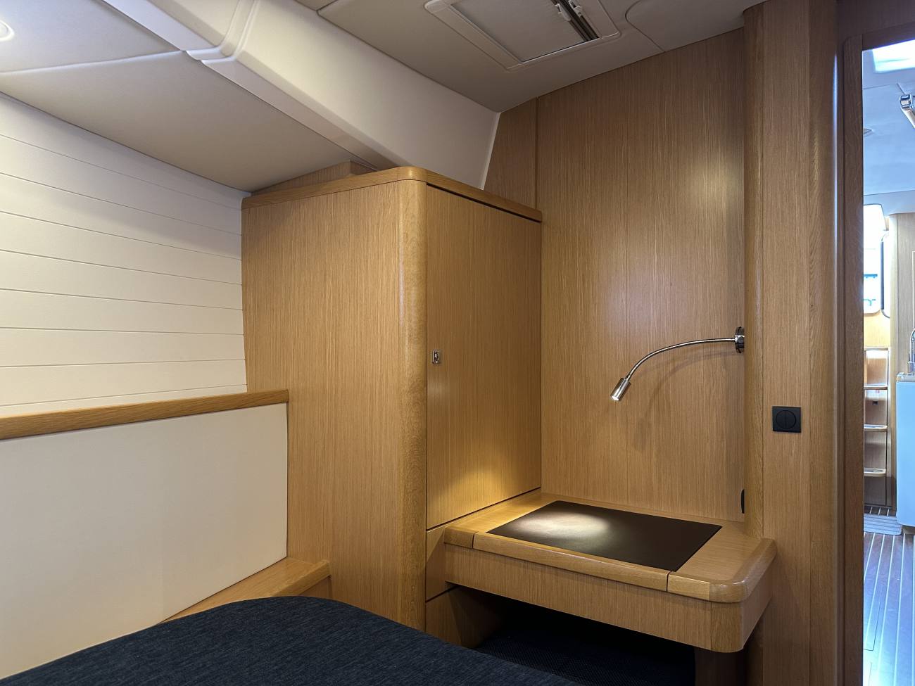 2018 Bavaria Vision 42 Blue Edition image 38