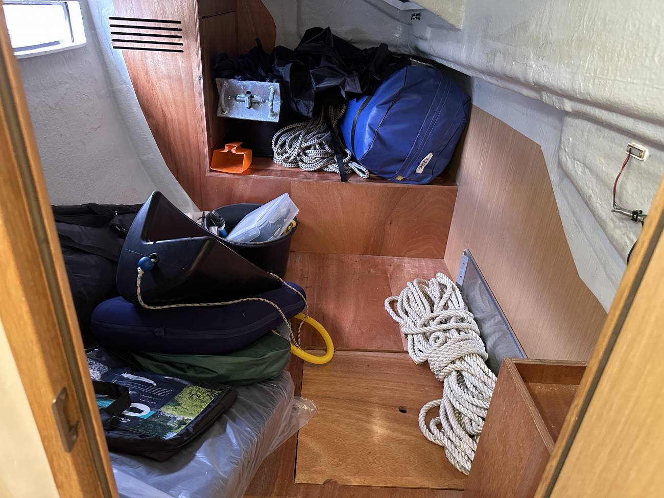 2018 Bavaria Vision 42 Blue Edition image 42