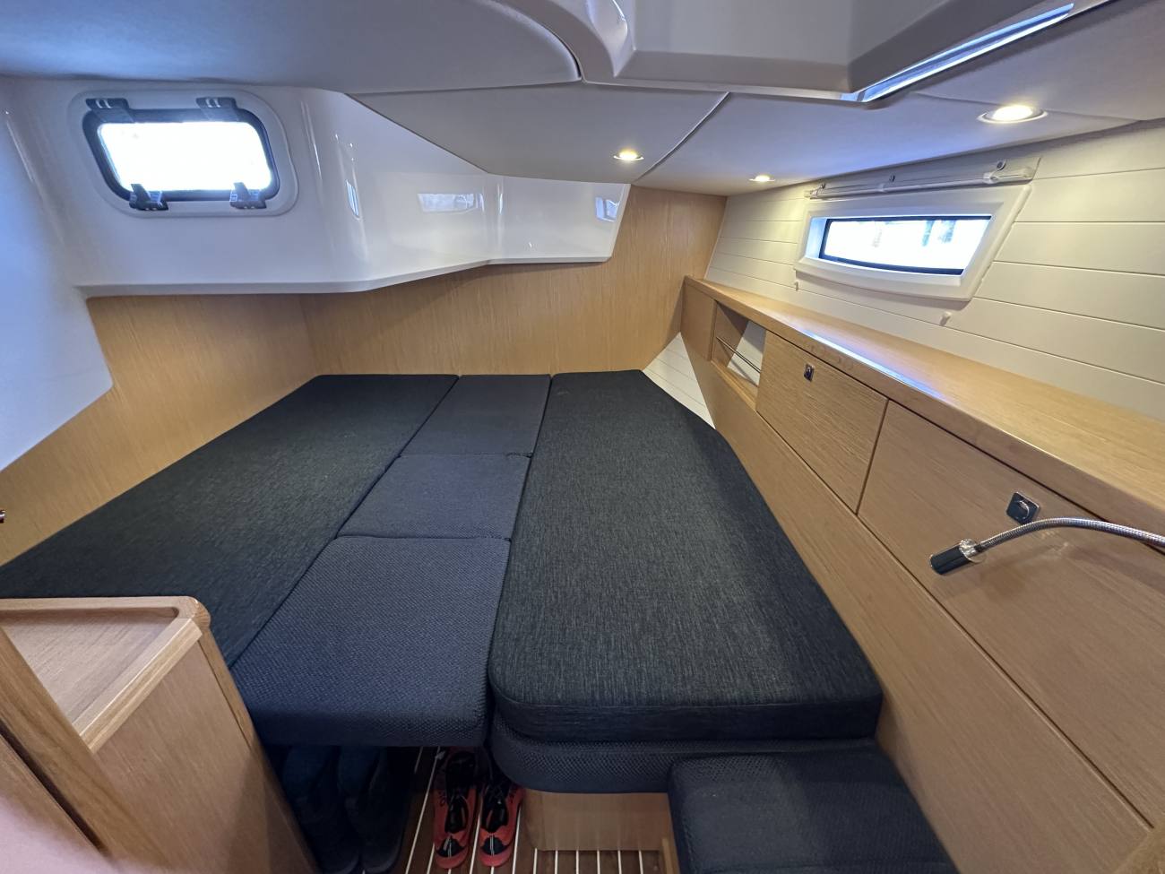 2018 Bavaria Vision 42 Blue Edition image 37