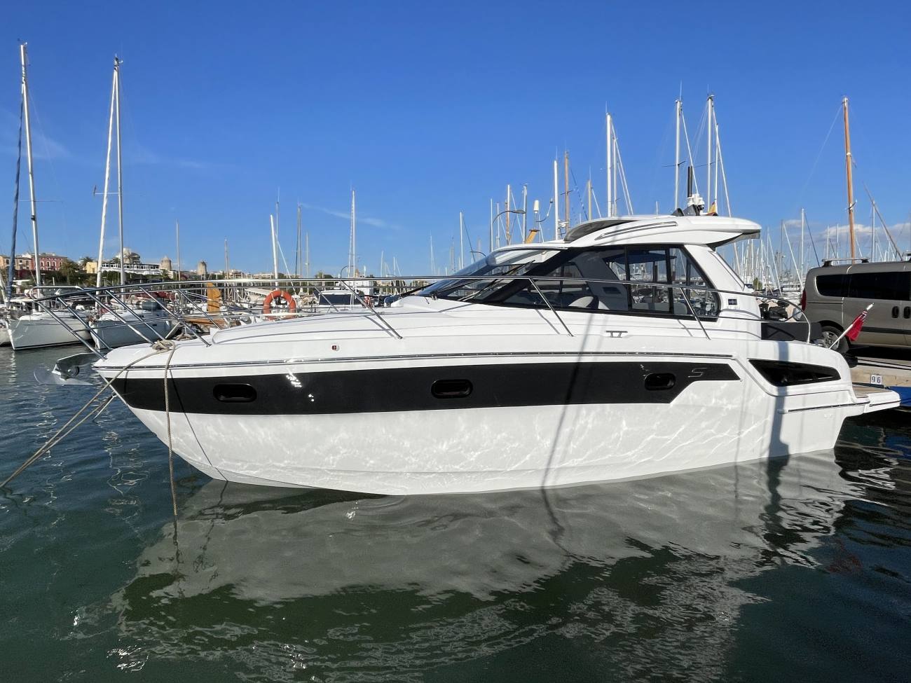 2023 Bavaria S33 HT image 11