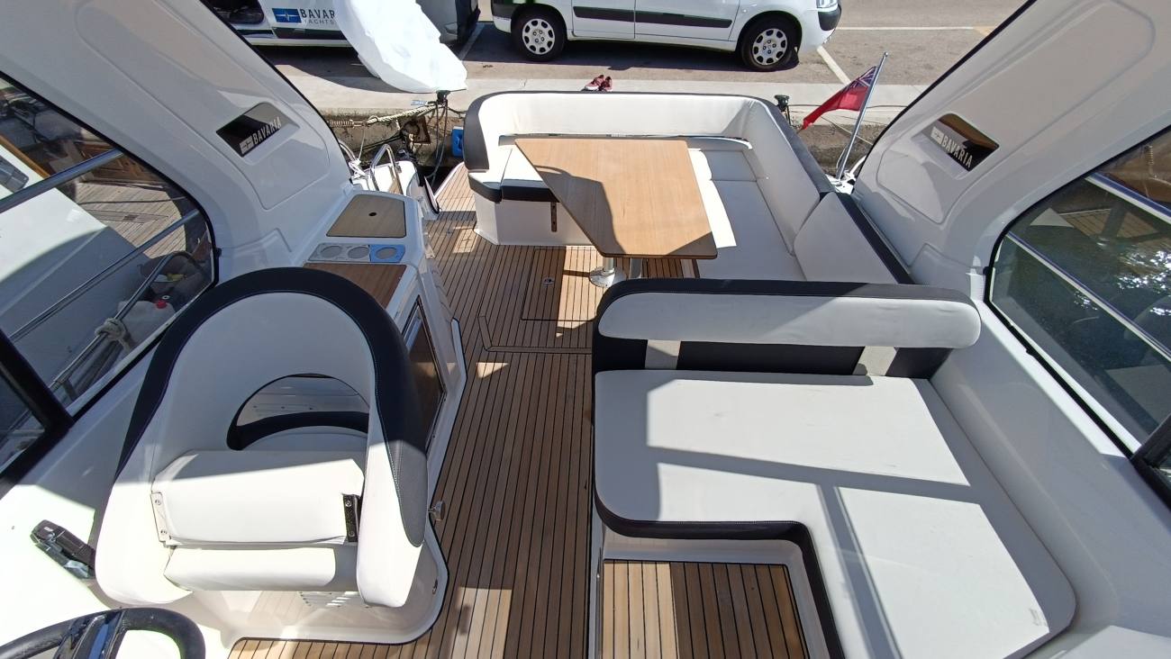2023 Bavaria S33 HT image 12