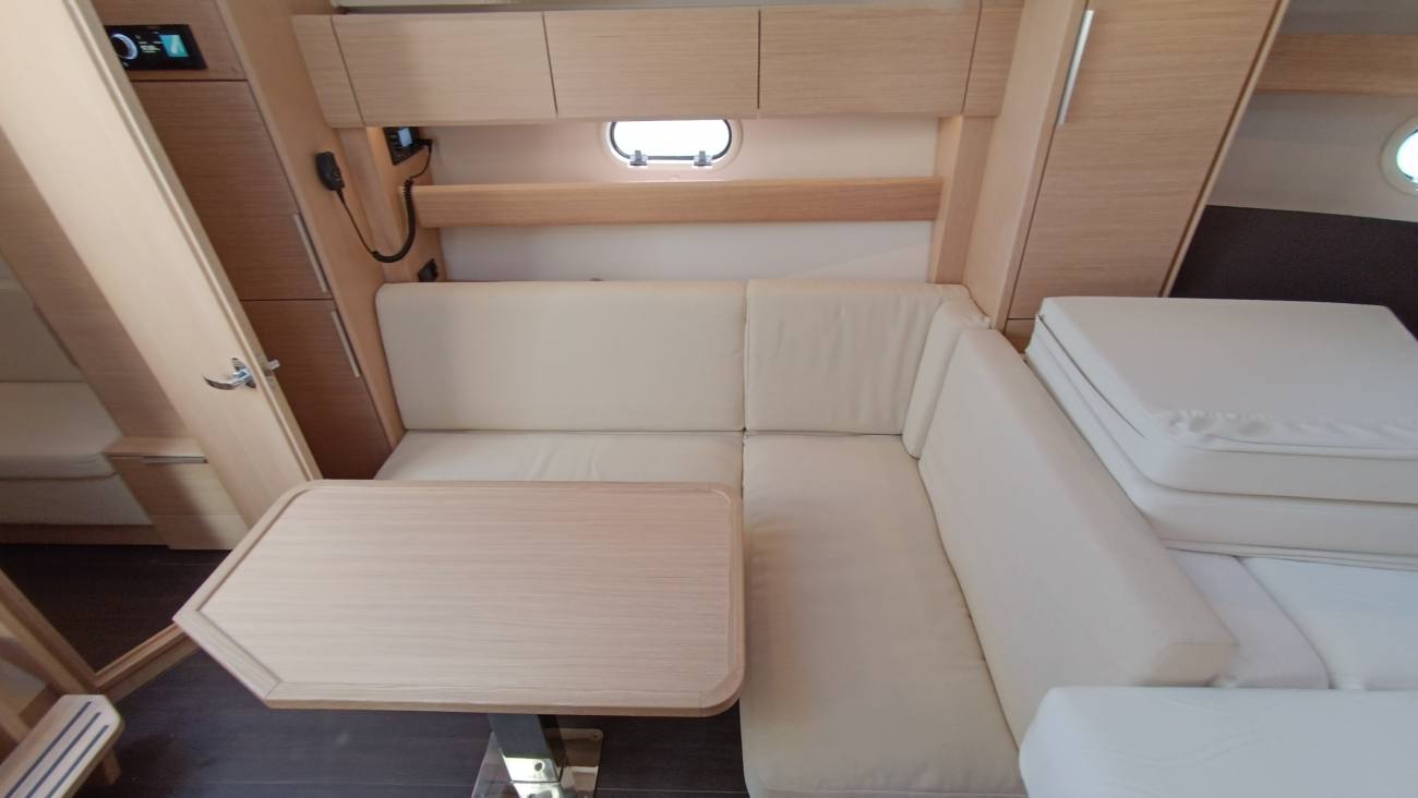2023 Bavaria S33 HT image 6