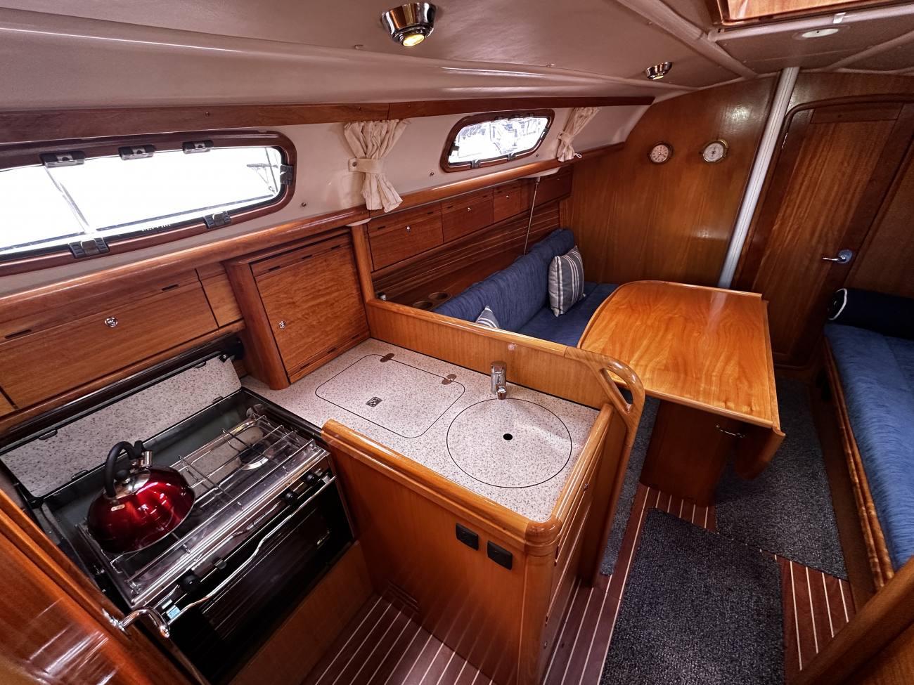 2006 Bavaria 30 Cruiser image 31